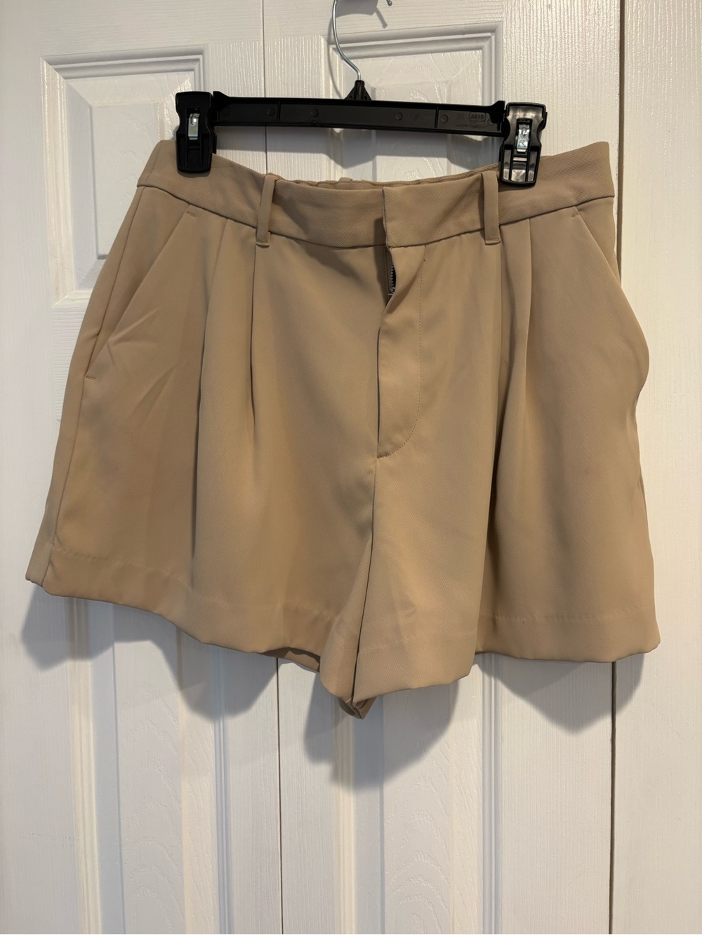 GAP High-Waist Pleated Shorts in Taupe